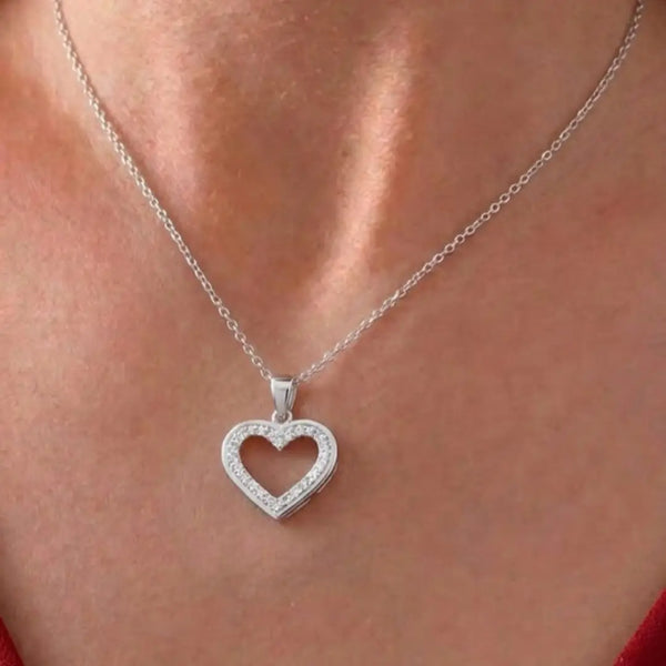 “Dainty Heart Outline Necklace – Elegant Love Pendant”