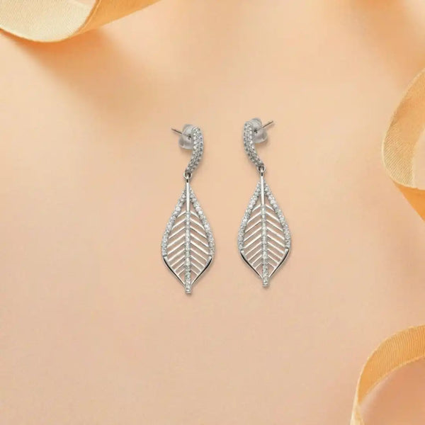 Nature’s Elegance Leaf Jewelry Set – Silver Pendant & Earrings