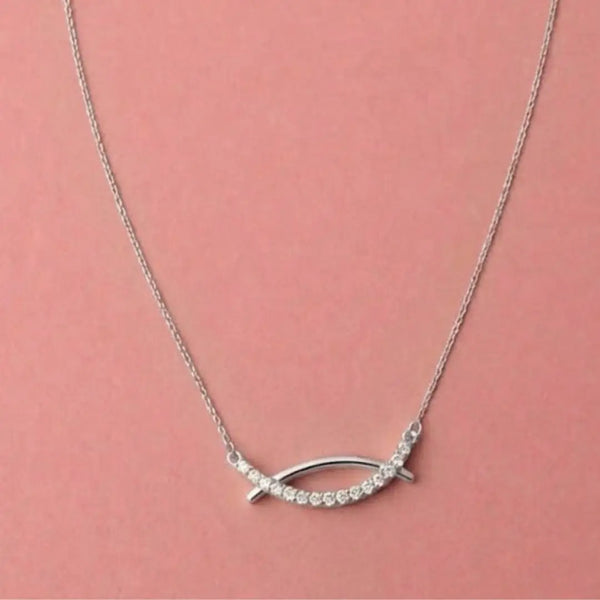 “Elegant Curve Necklace with Cubic Zirconia Detailing”