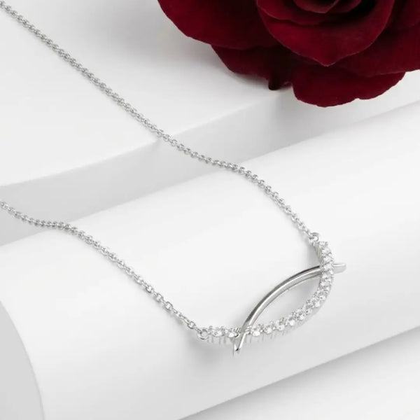 “Elegant Curve Necklace with Cubic Zirconia Detailing”